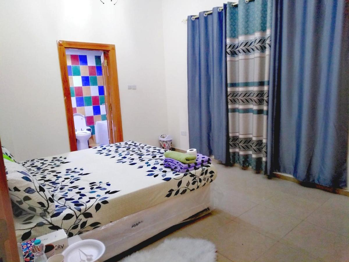 Bright Sunshine Holiday Home Shared Apartments Dubai Exterior foto